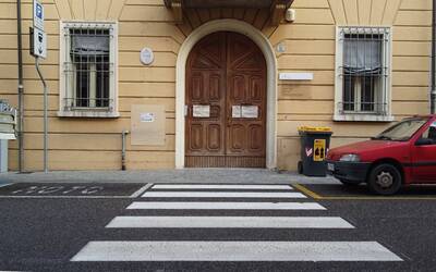 foto del portone di ingresso di Palazzo Tamba