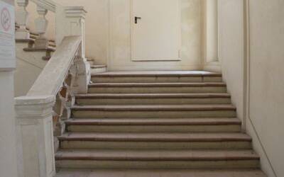 foto dello scalone di accesso al complesso del Carmine di Lugo